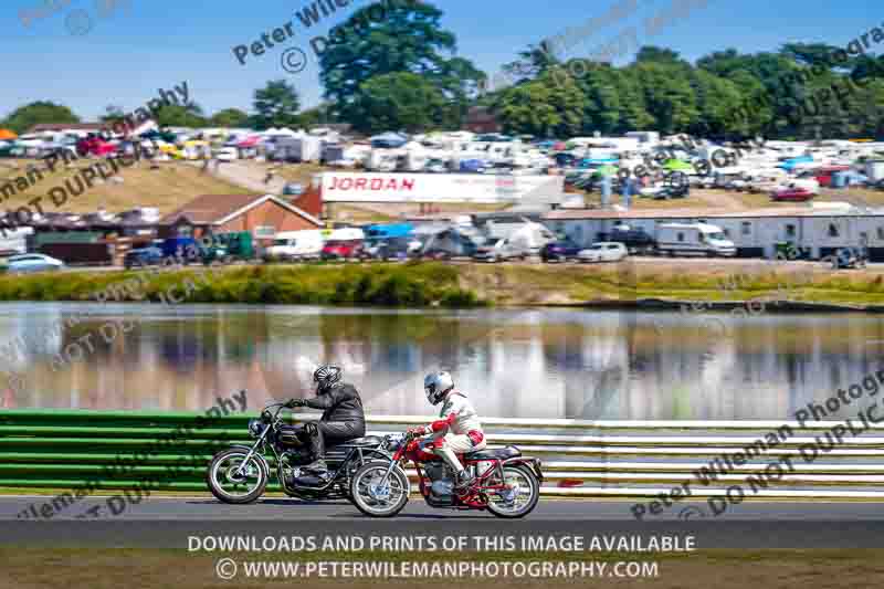 Vintage motorcycle club;eventdigitalimages;mallory park;mallory park trackday photographs;no limits trackdays;peter wileman photography;trackday digital images;trackday photos;vmcc festival 1000 bikes photographs